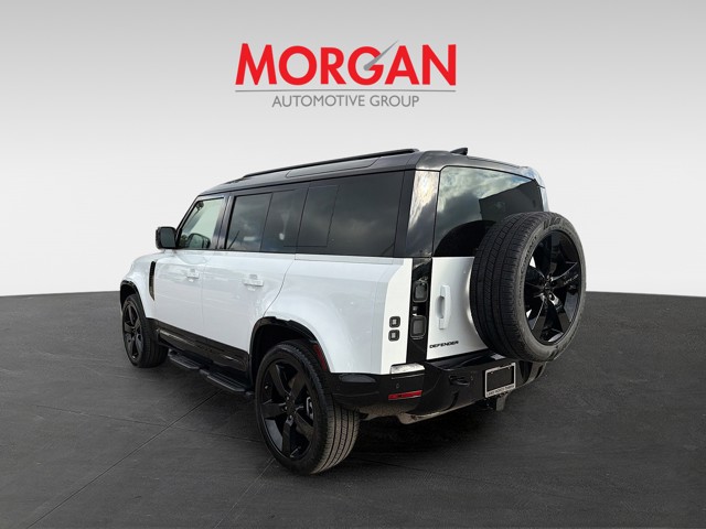 2026 Land Rover Defender 110 - Photo 4