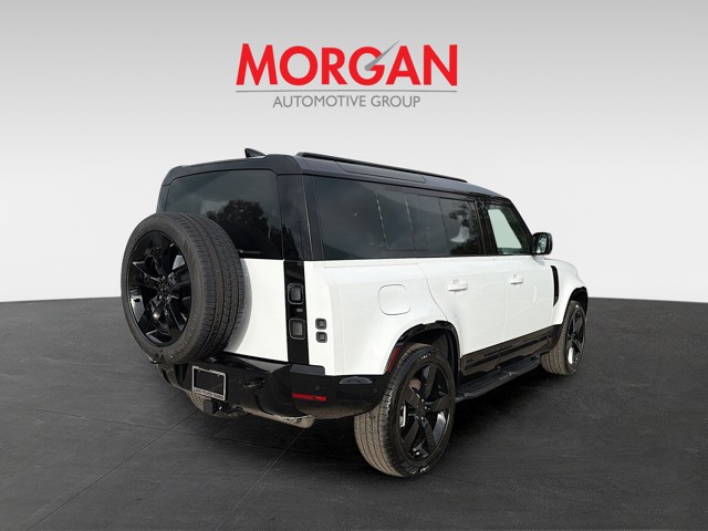 2026 Land Rover Defender 110 - Photo 5