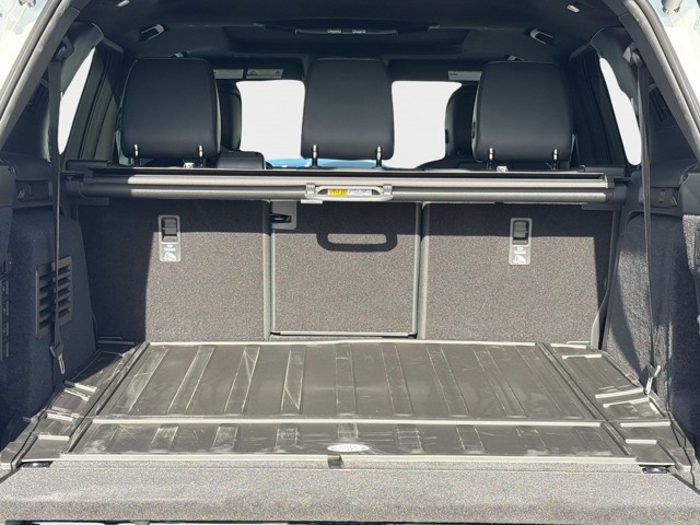 2026 Land Rover Discovery - Photo 10