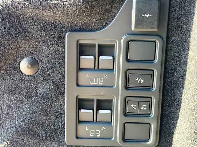 2026 Land Rover Discovery - Photo 12
