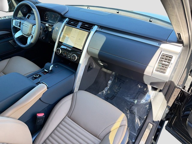 2026 Land Rover Discovery - Photo 14