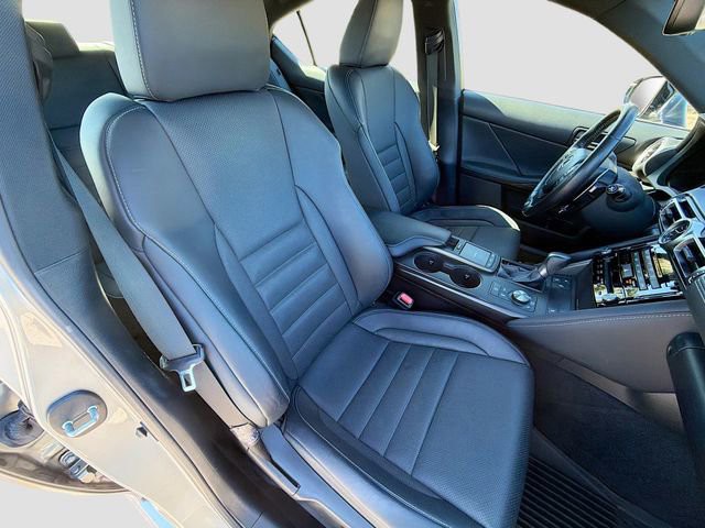 2022 Lexus IS - Photo 14