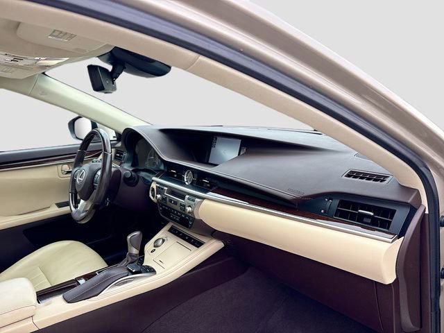 2018 Lexus ES - Photo 14