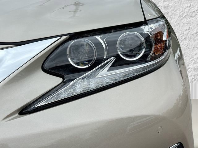 2018 Lexus ES - Photo 9