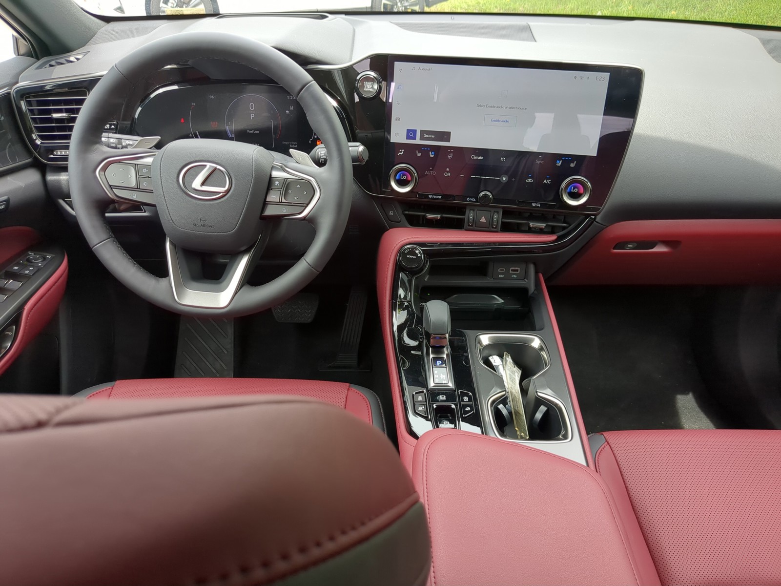 2025 Lexus NX - Photo 13