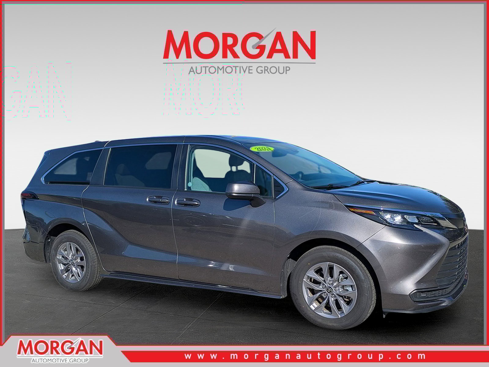 2024 Toyota Sienna LE's photo