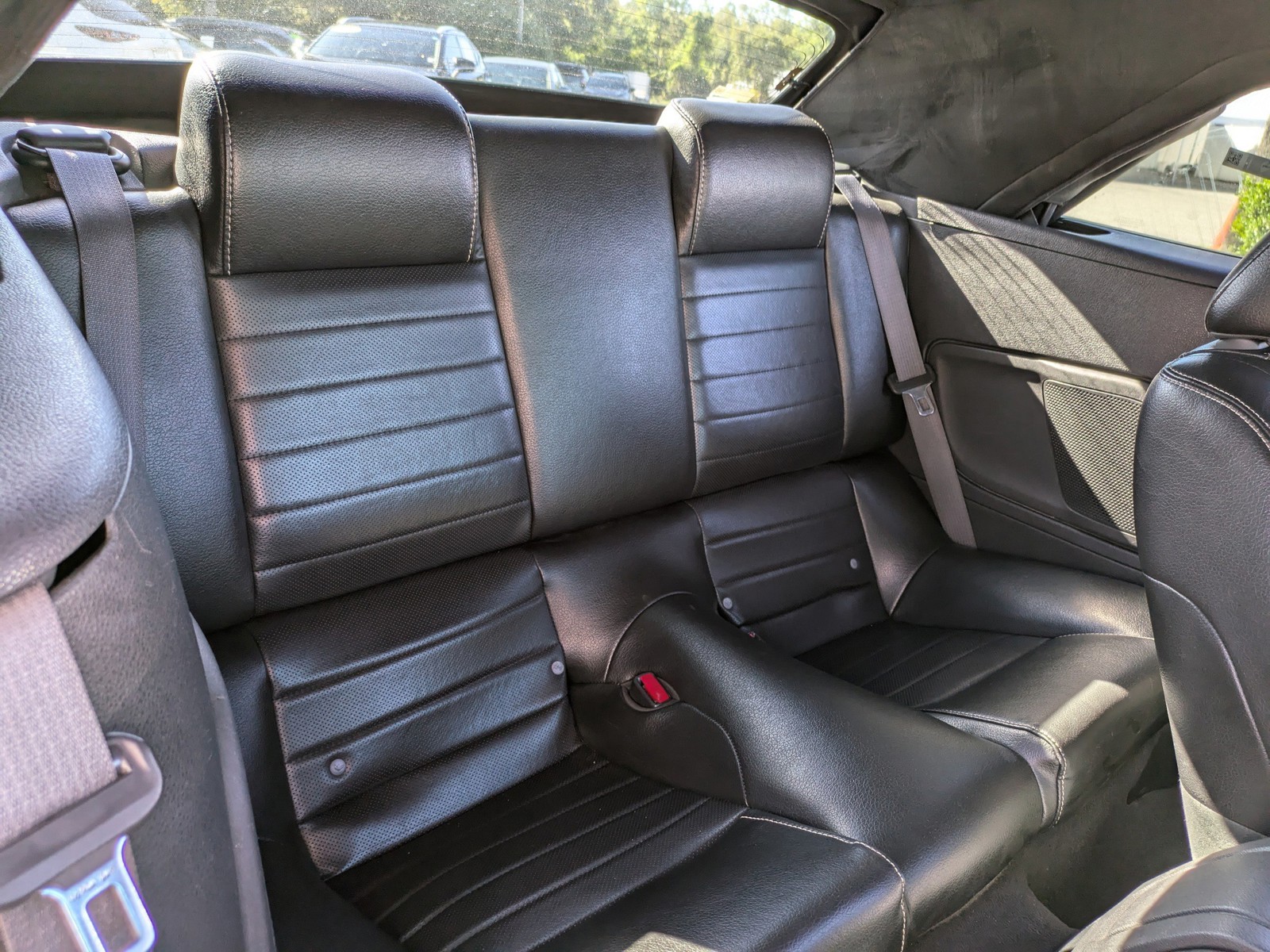 2010 Ford Mustang - Photo 12