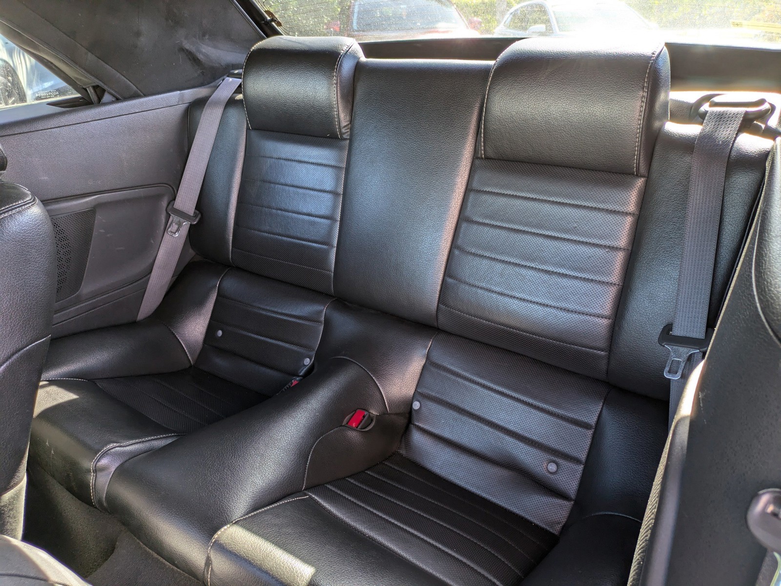 2010 Ford Mustang - Photo 15