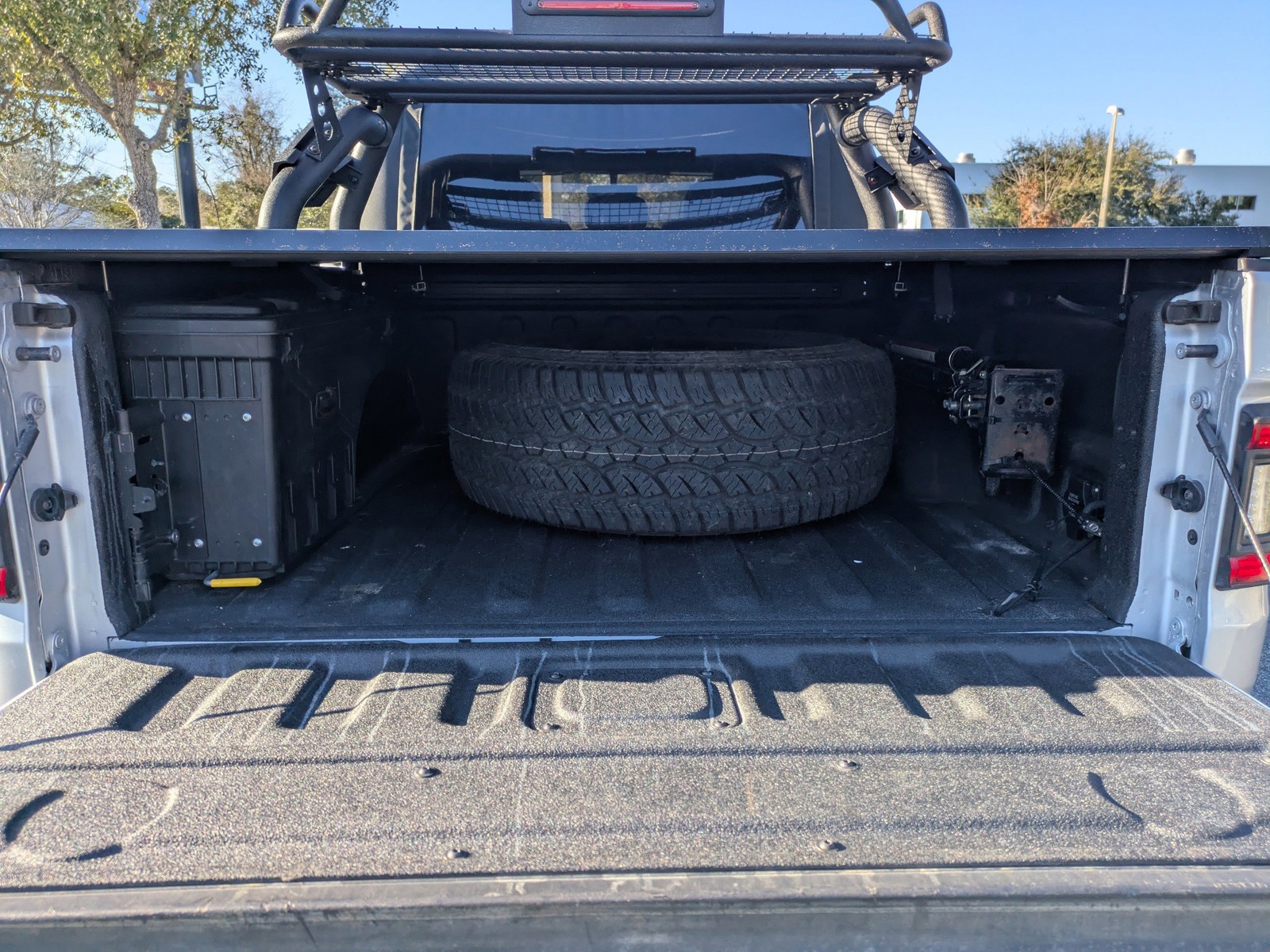 2023 Jeep Gladiator - Photo 12