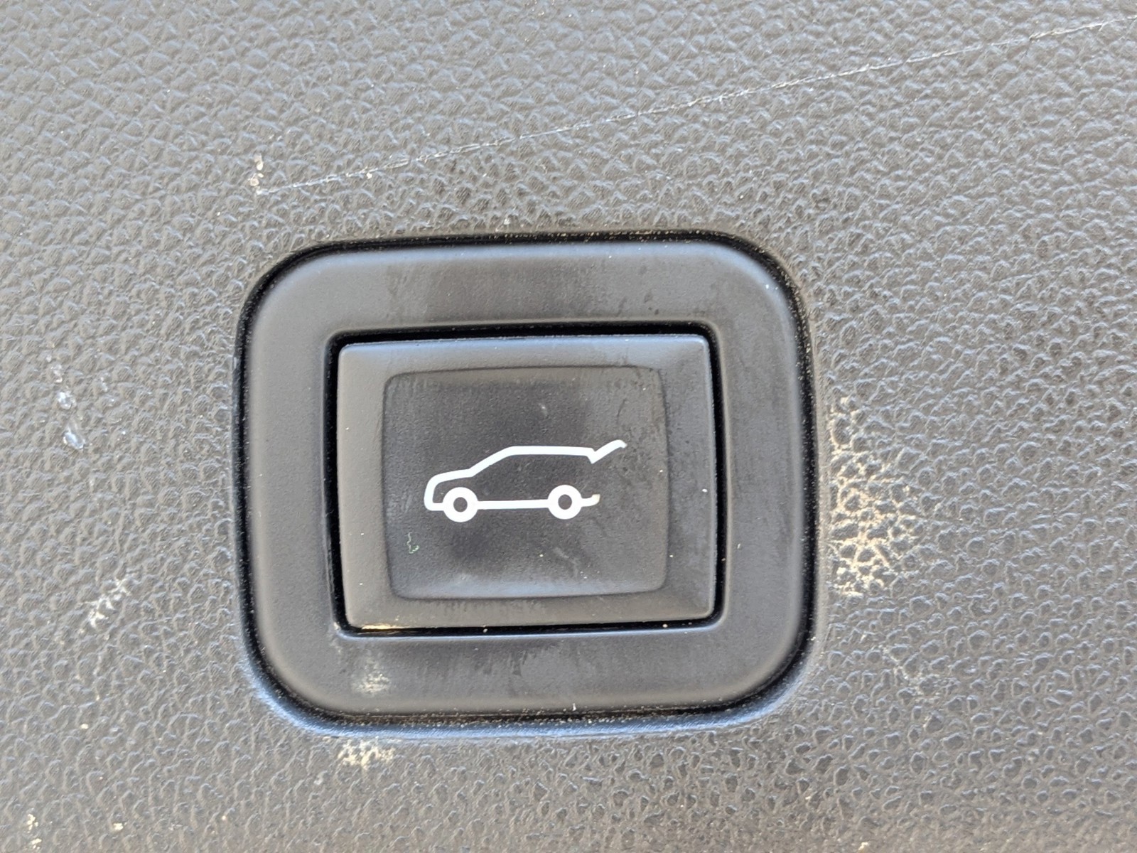 2023 Chevrolet Suburban - Photo 13