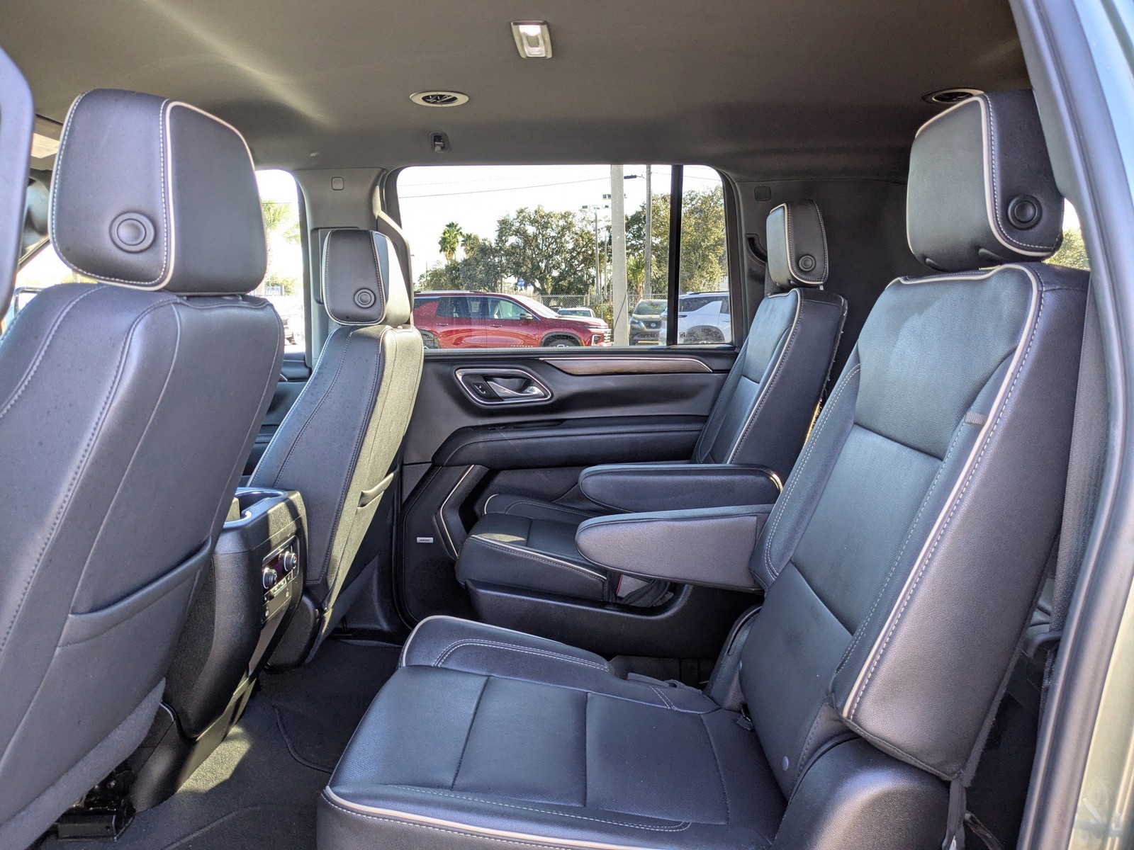 2023 Chevrolet Suburban - Photo 14