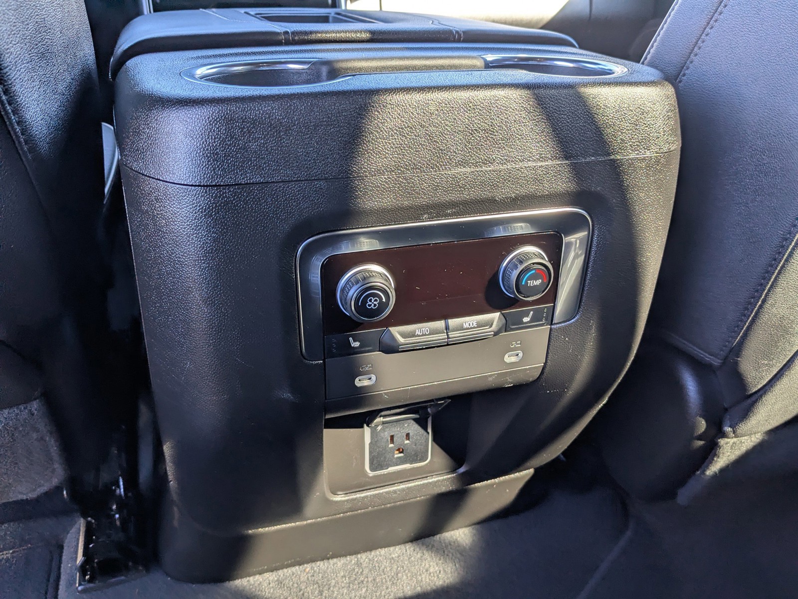 2023 Chevrolet Suburban - Photo 16