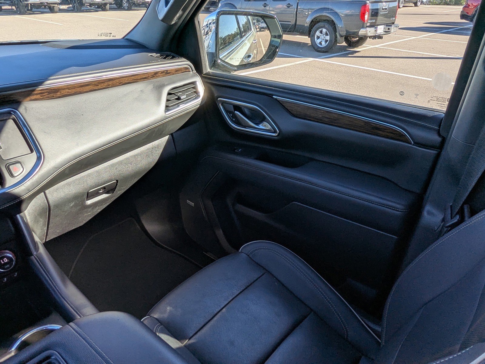 2023 Chevrolet Suburban - Photo 19