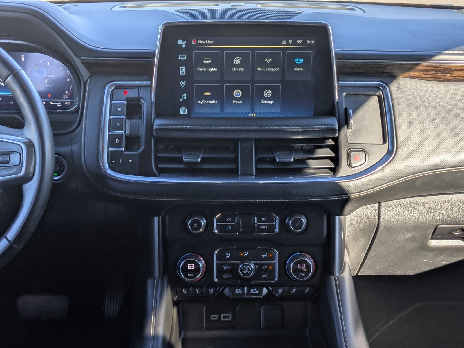 2023 Chevrolet Suburban - Photo 20