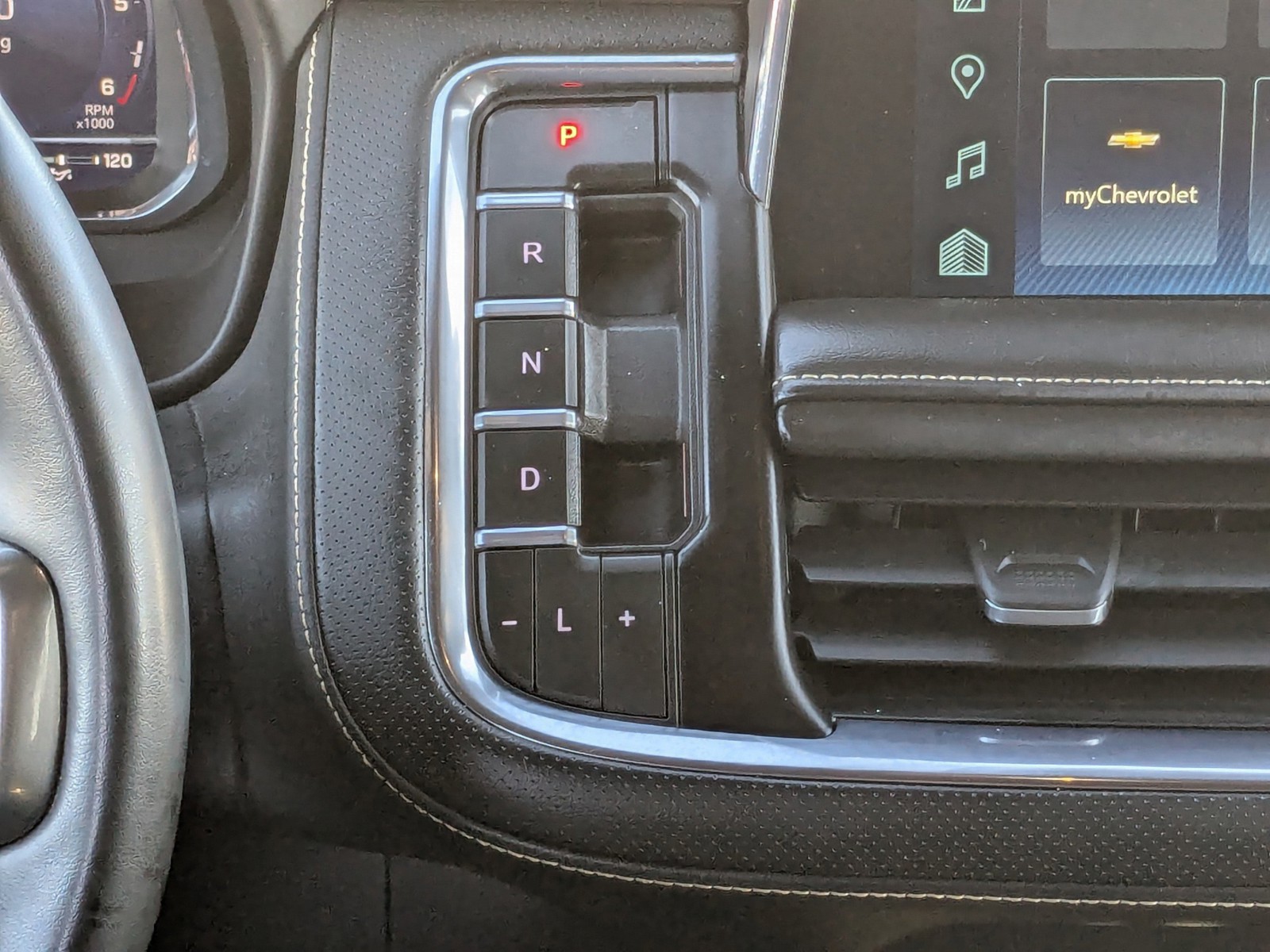 2023 Chevrolet Suburban - Photo 21