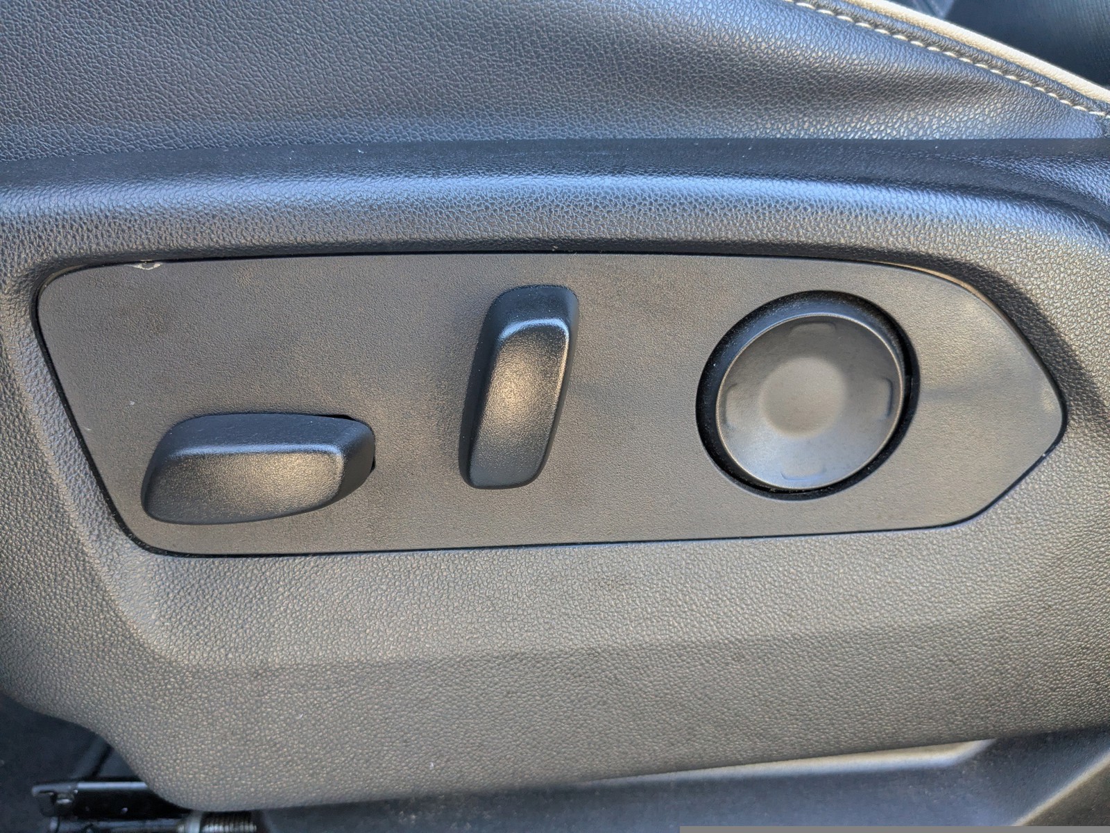 2023 Chevrolet Suburban - Photo 22
