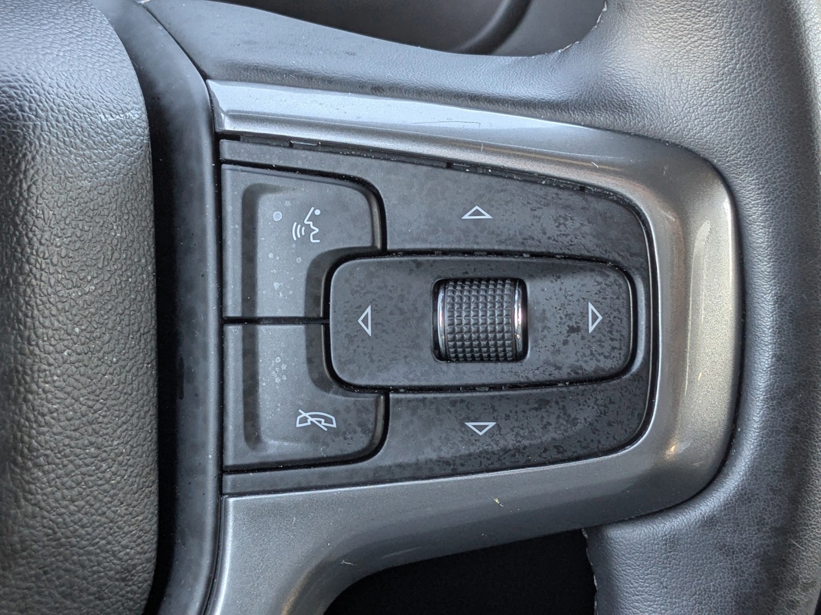 2023 Chevrolet Suburban - Photo 27