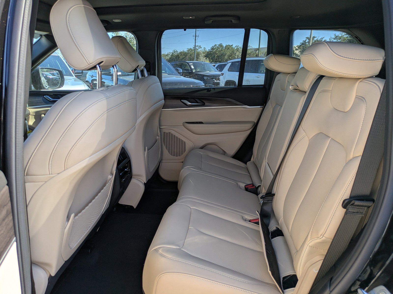 2025 Jeep Grand Cherokee - Photo 13