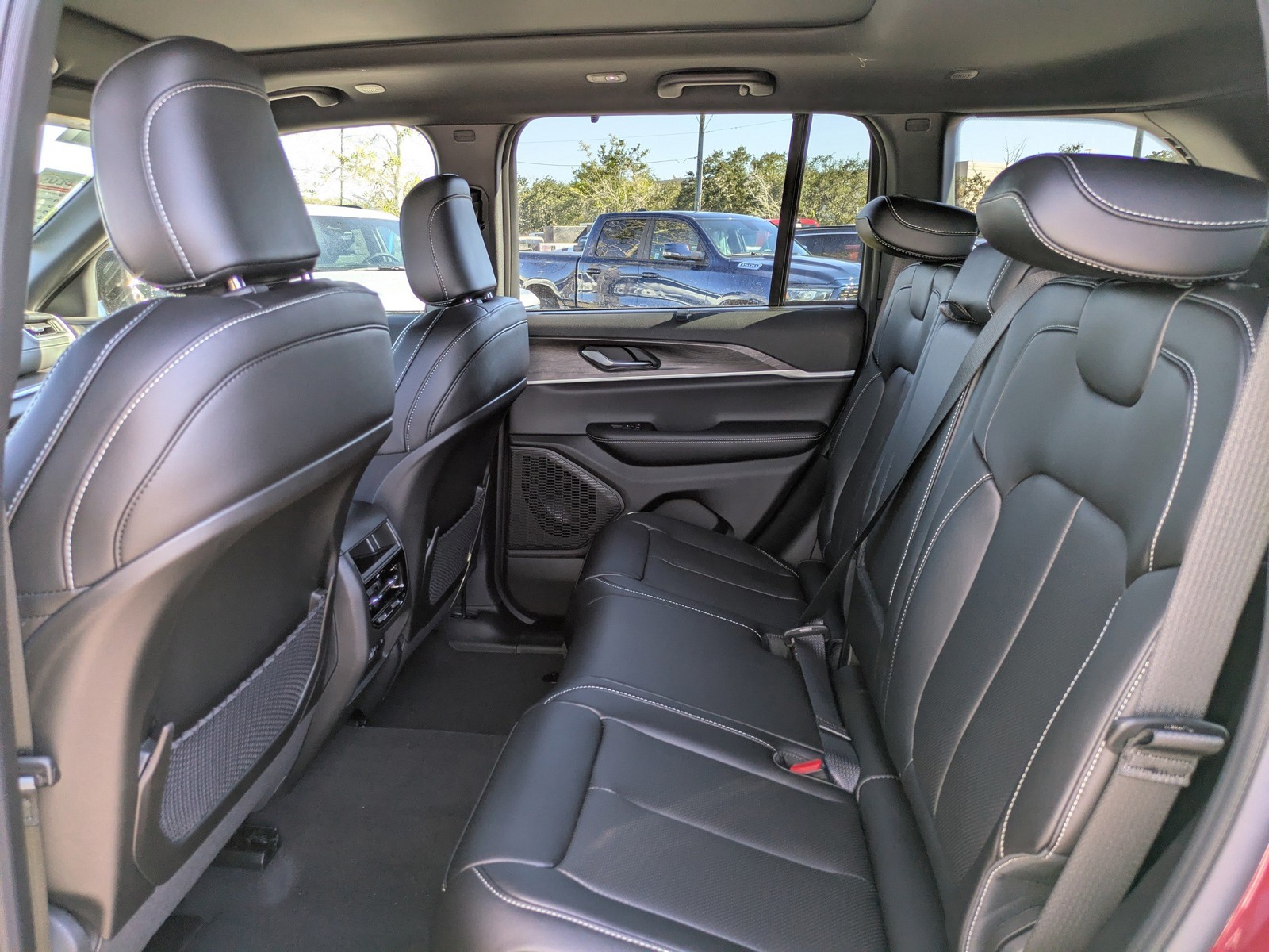 2025 Jeep Grand Cherokee - Photo 13
