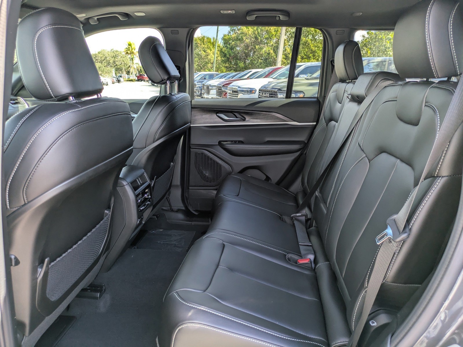 2025 Jeep Grand Cherokee - Photo 13