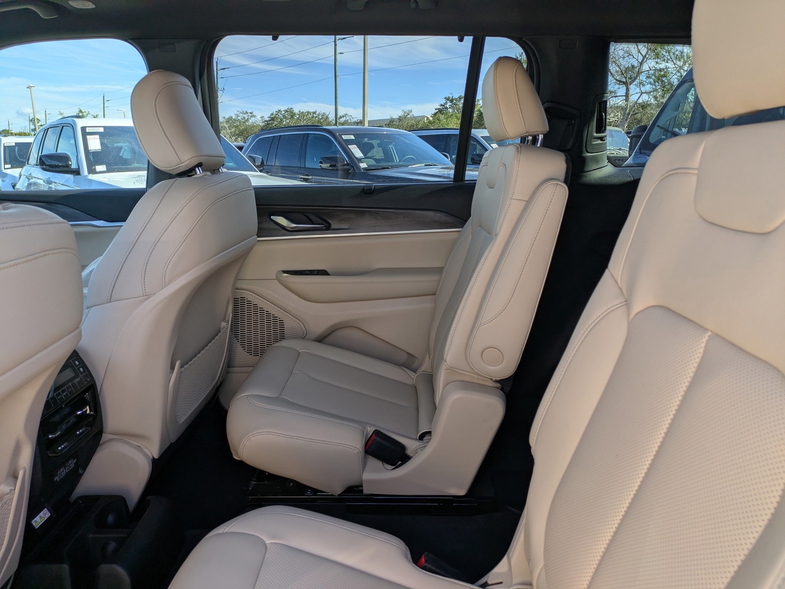 2025 Jeep Grand Cherokee L - Photo 13