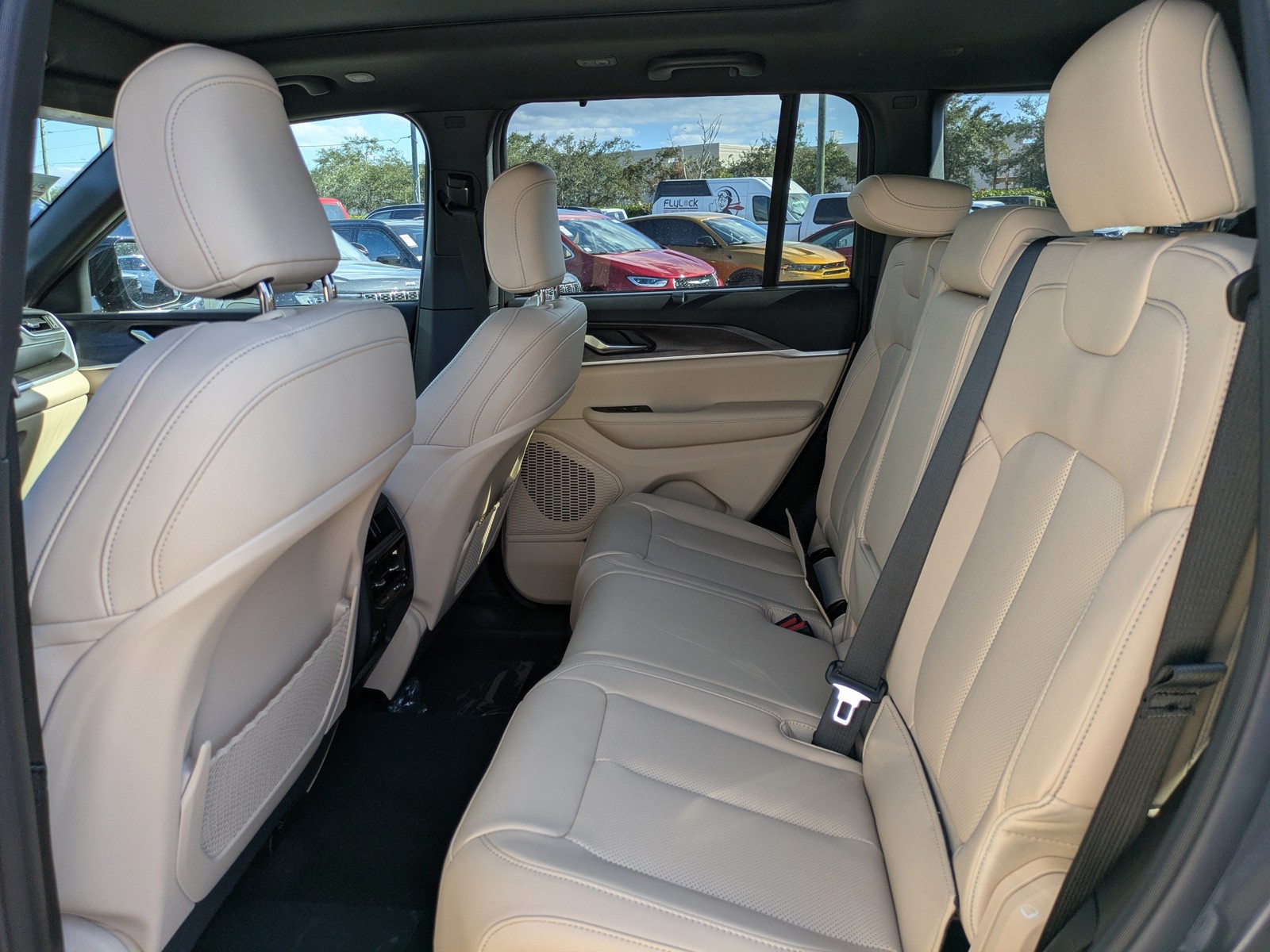 2025 Jeep Grand Cherokee - Photo 13