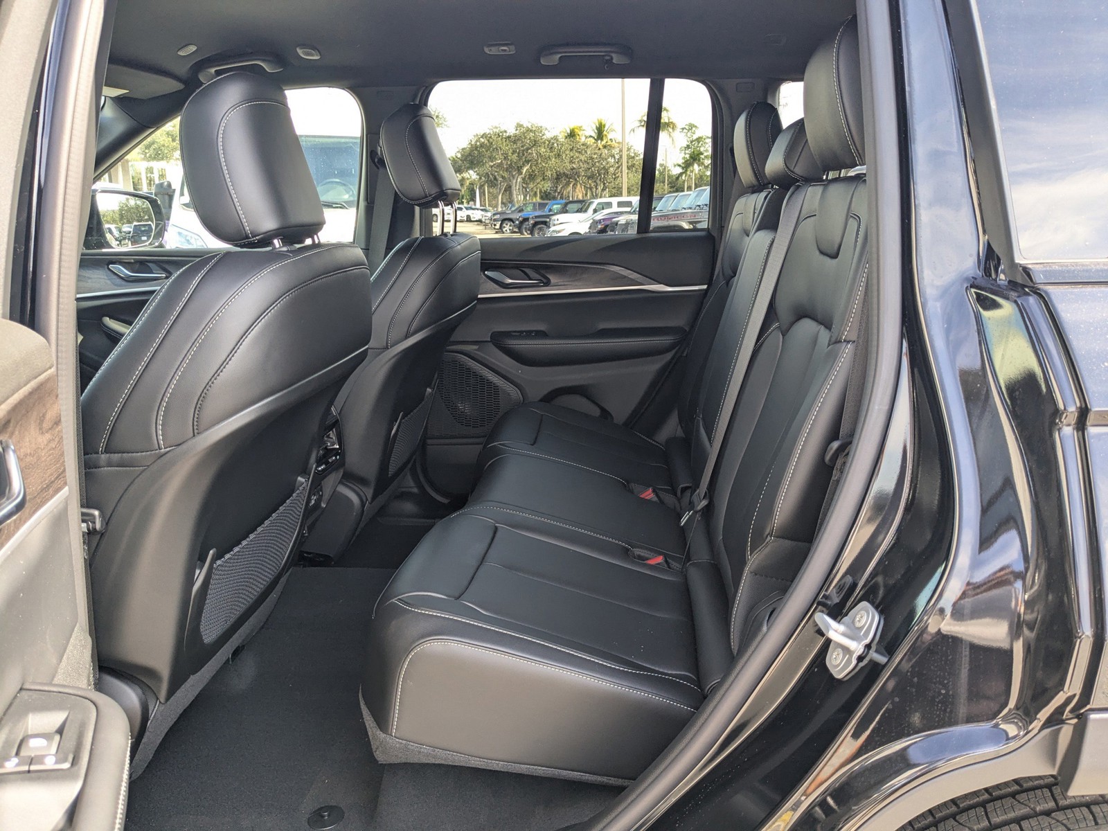 2025 Jeep Grand Cherokee - Photo 14