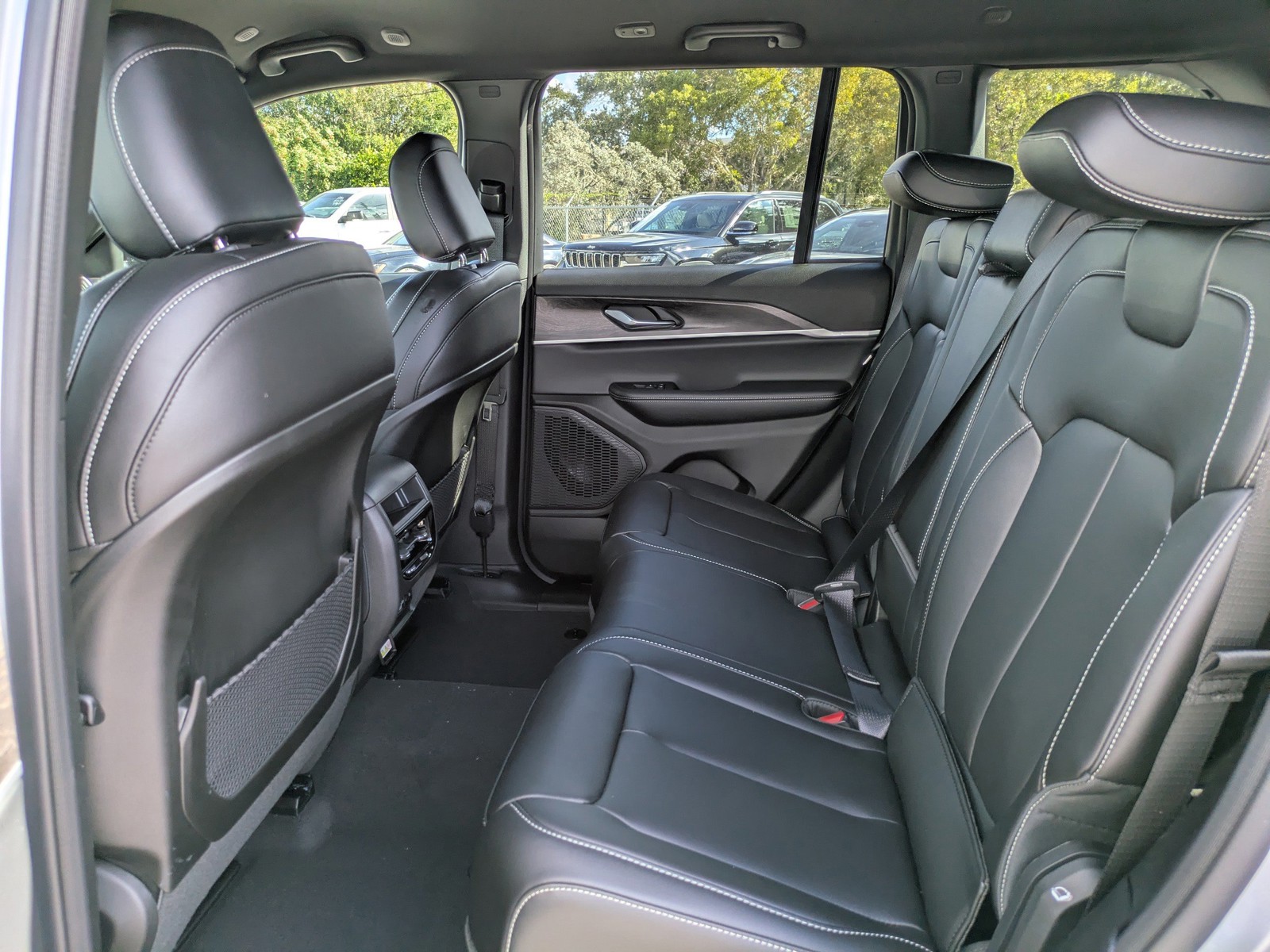 2025 Jeep Grand Cherokee - Photo 13