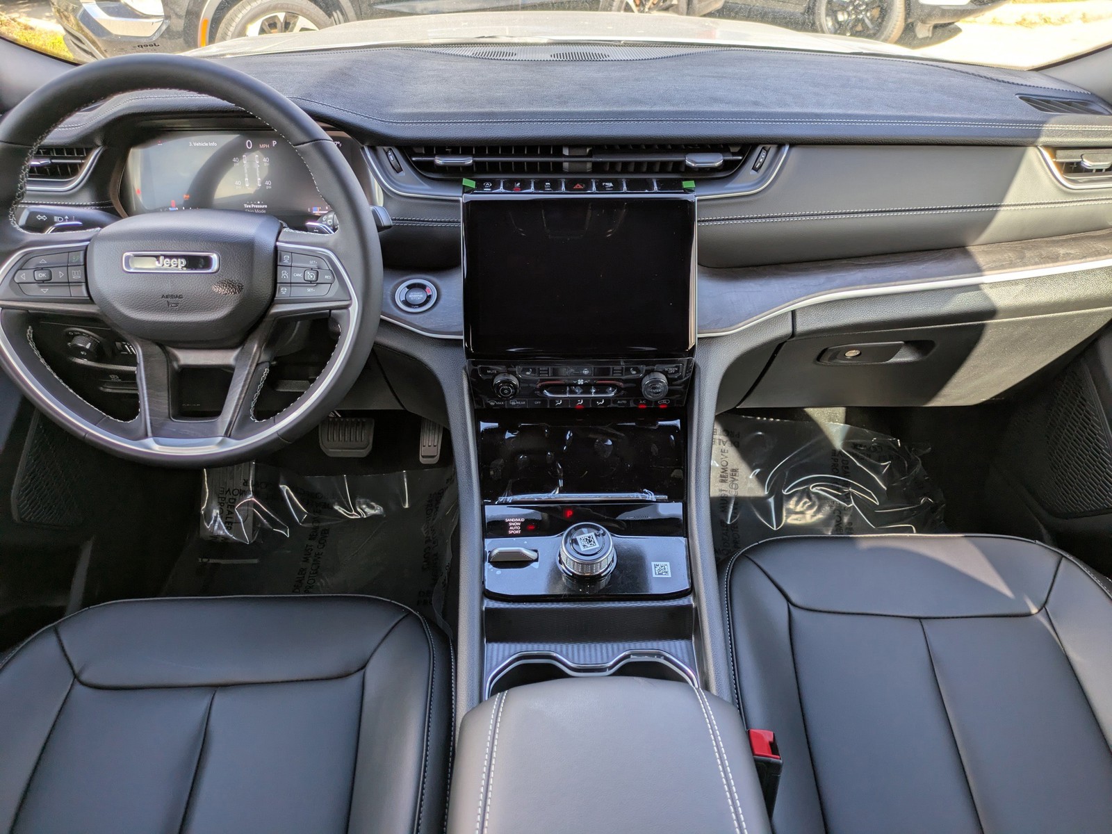 2025 Jeep Grand Cherokee - Photo 14