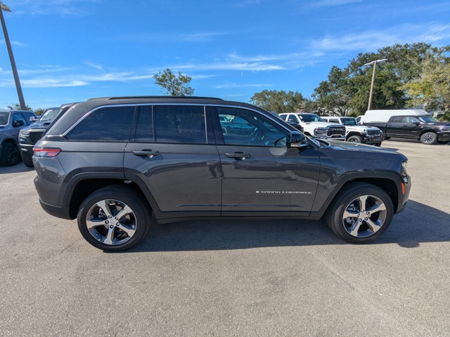 2025 Jeep Grand Cherokee - Photo 11