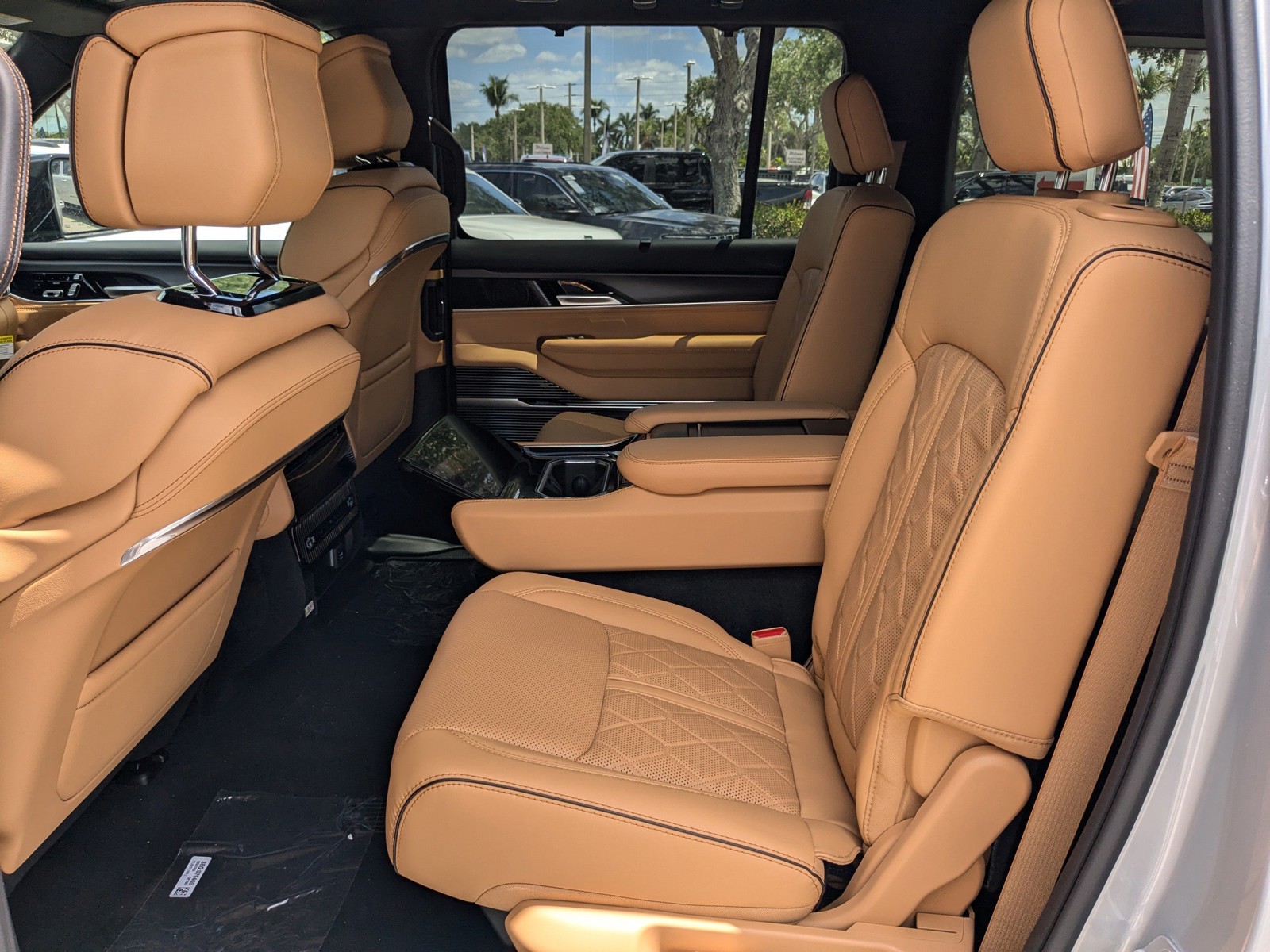2025 Jeep Grand Wagoneer L - Photo 15