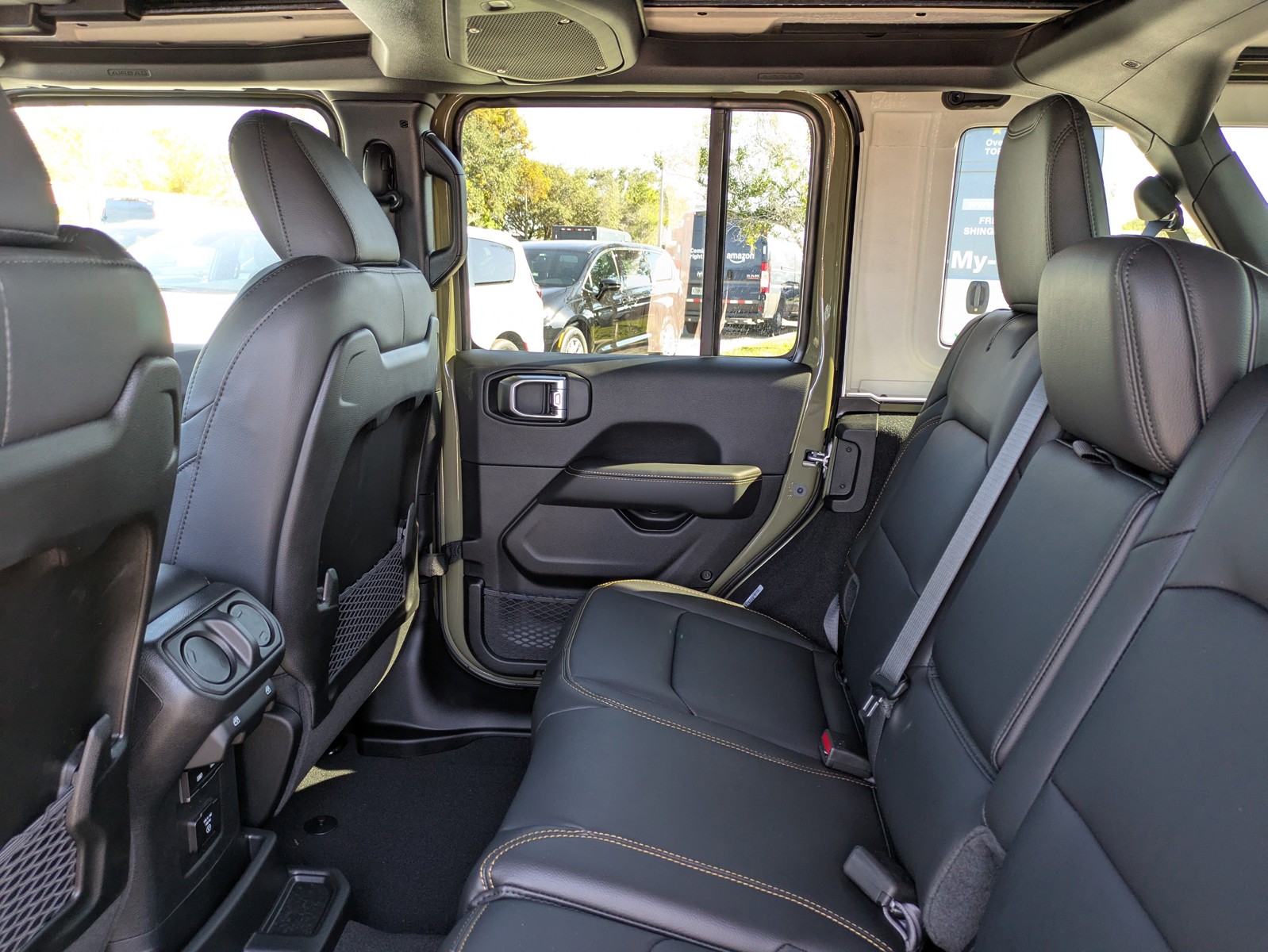 2026 Jeep Wrangler - Photo 13