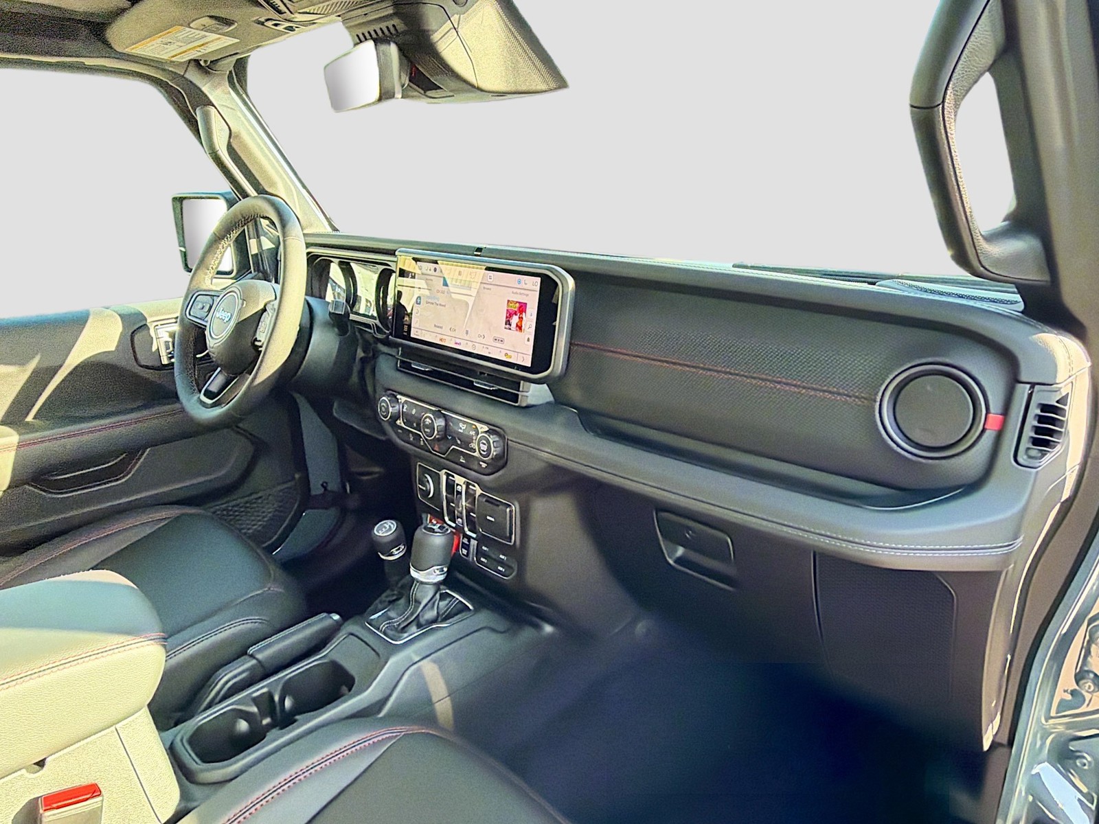 2026 Jeep Wrangler - Photo 14