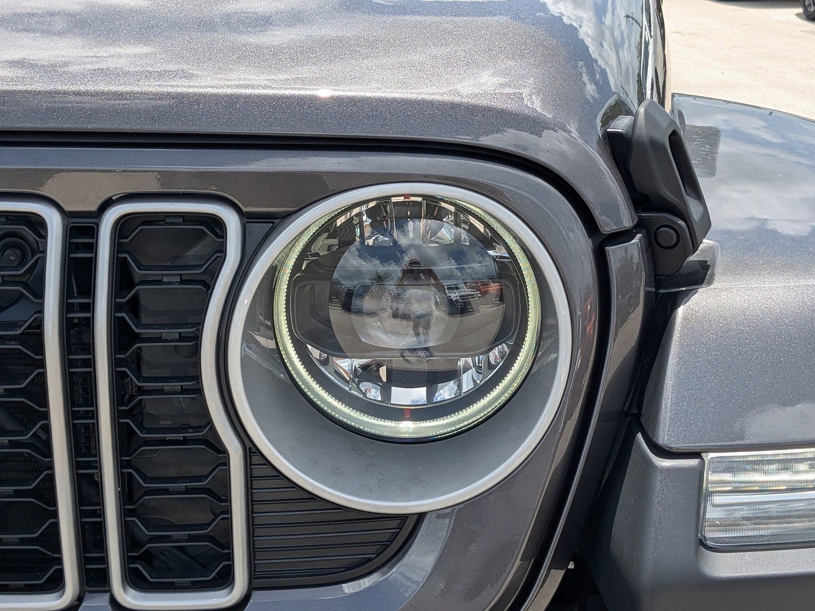 2025 Jeep Wrangler - Photo 10