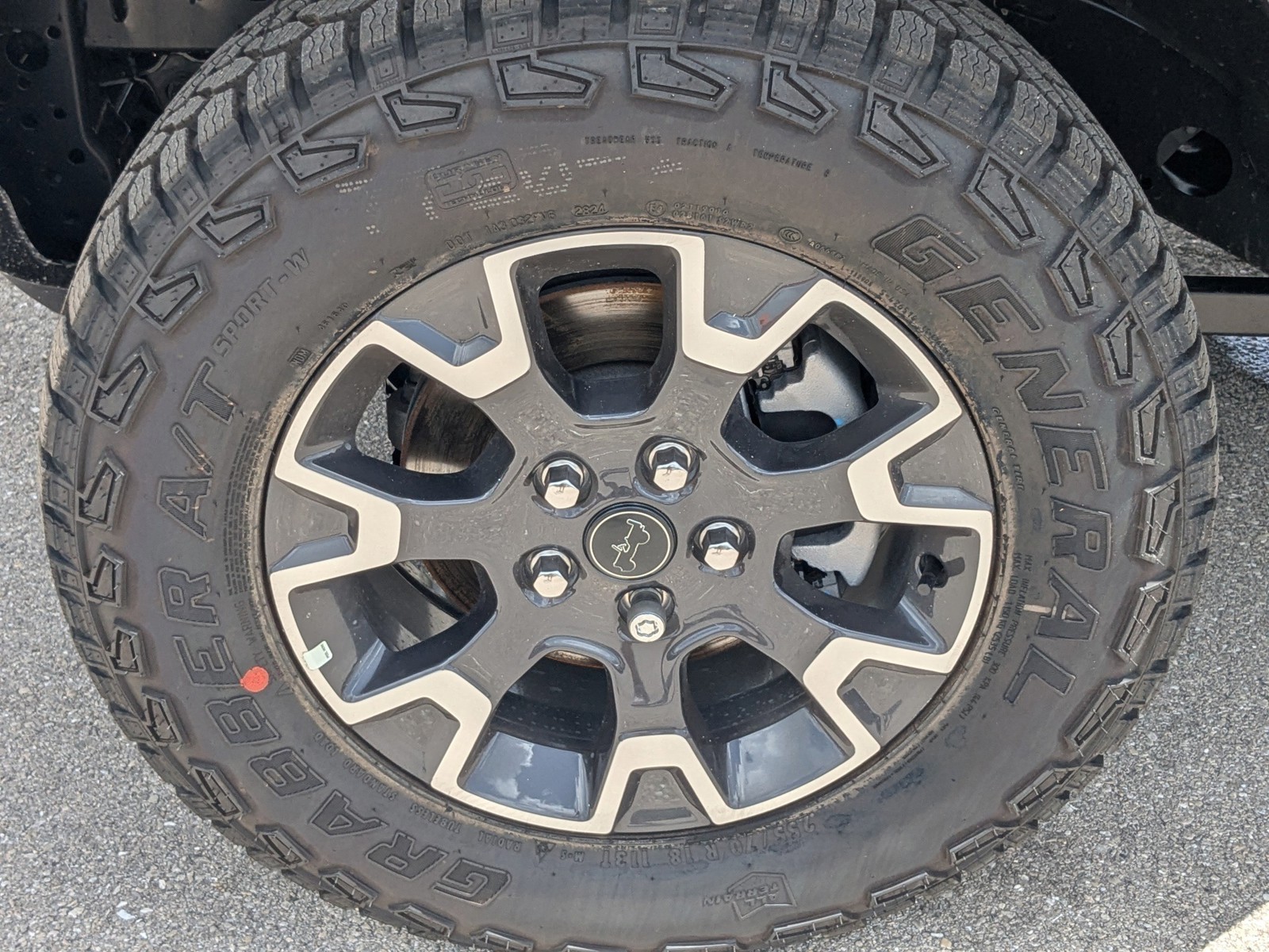 2025 Jeep Wrangler - Photo 11