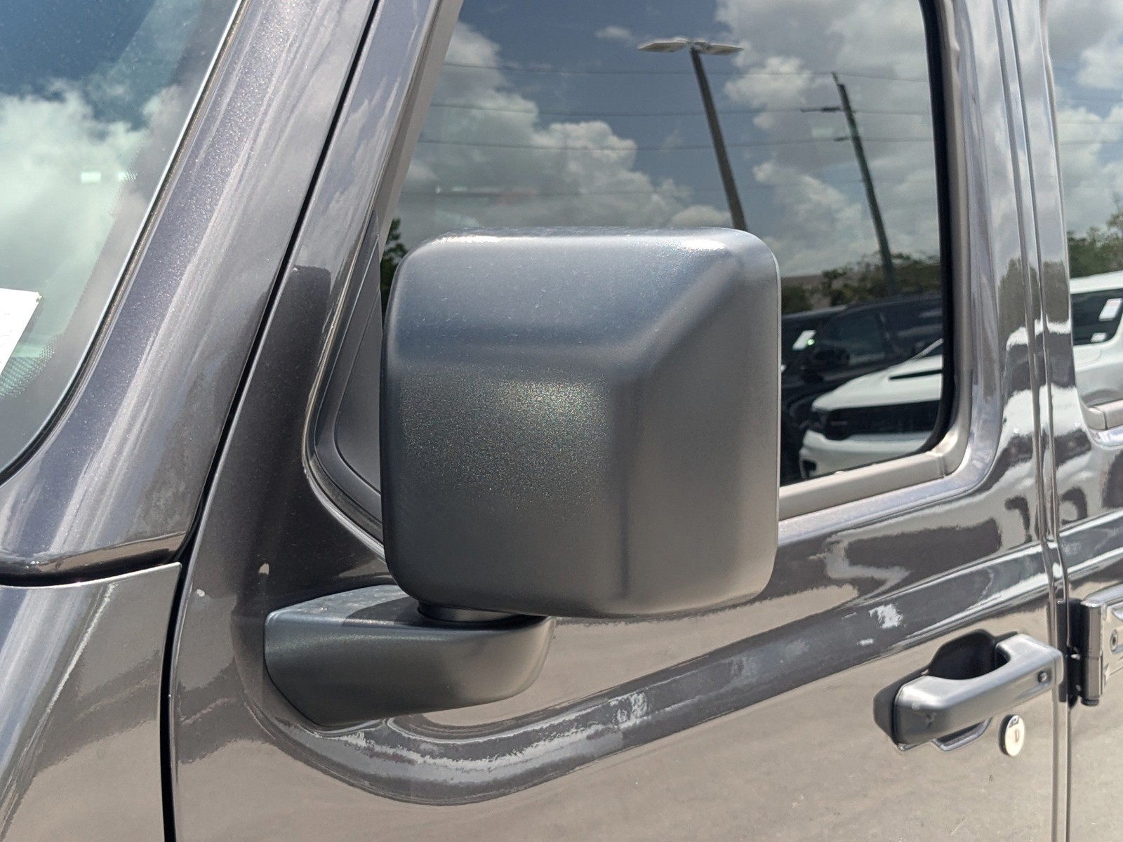 2025 Jeep Wrangler - Photo 12