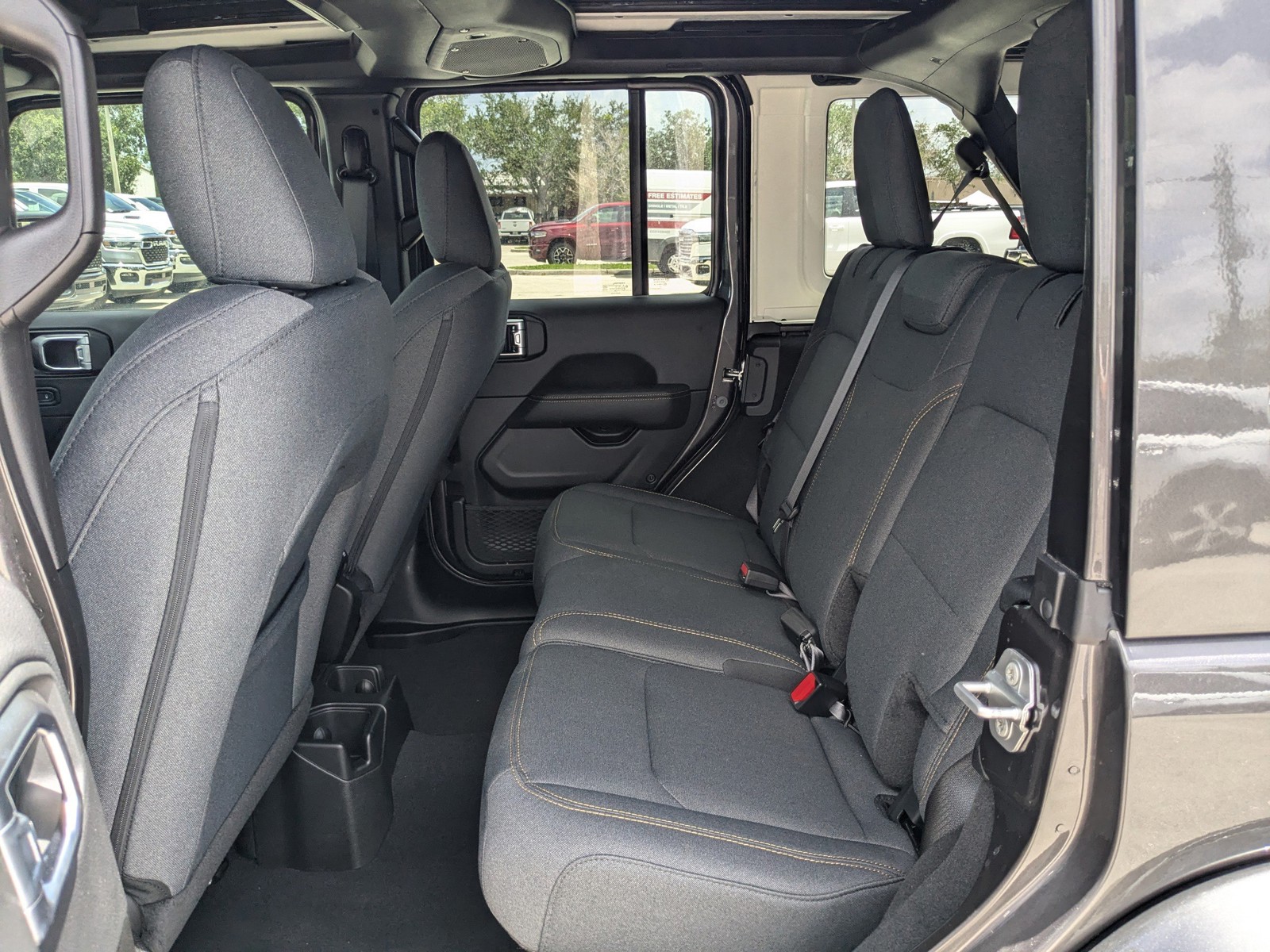 2025 Jeep Wrangler - Photo 14