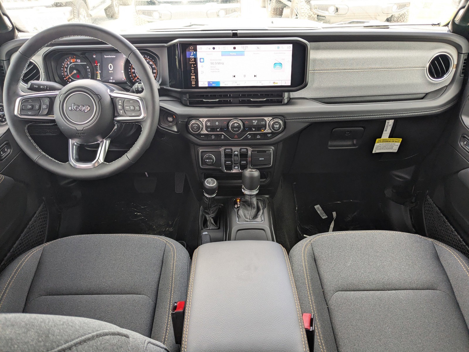 2025 Jeep Wrangler - Photo 15