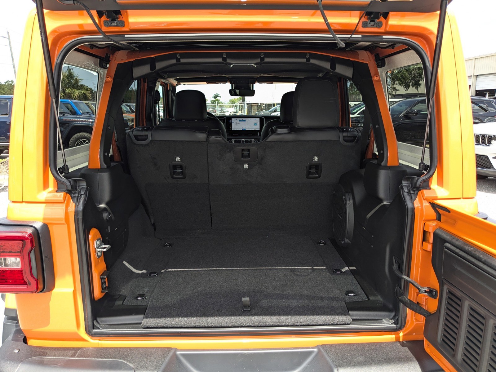 2025 Jeep Wrangler - Photo 13