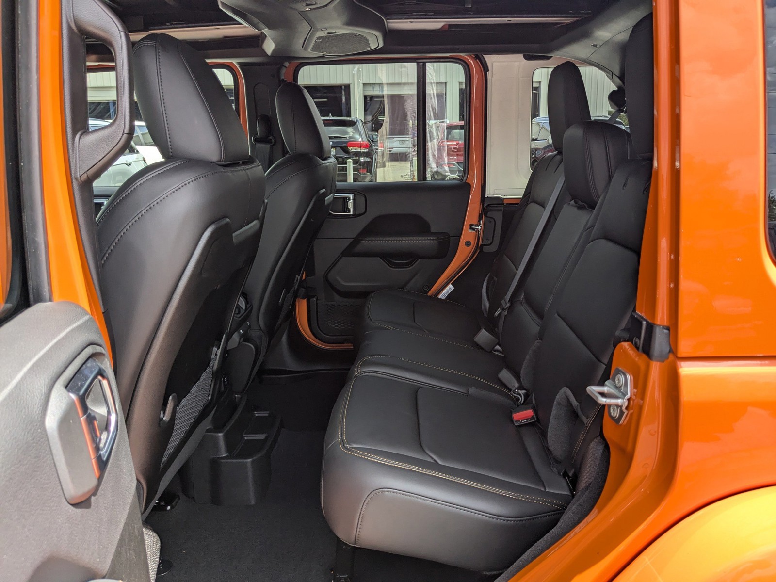 2025 Jeep Wrangler - Photo 14
