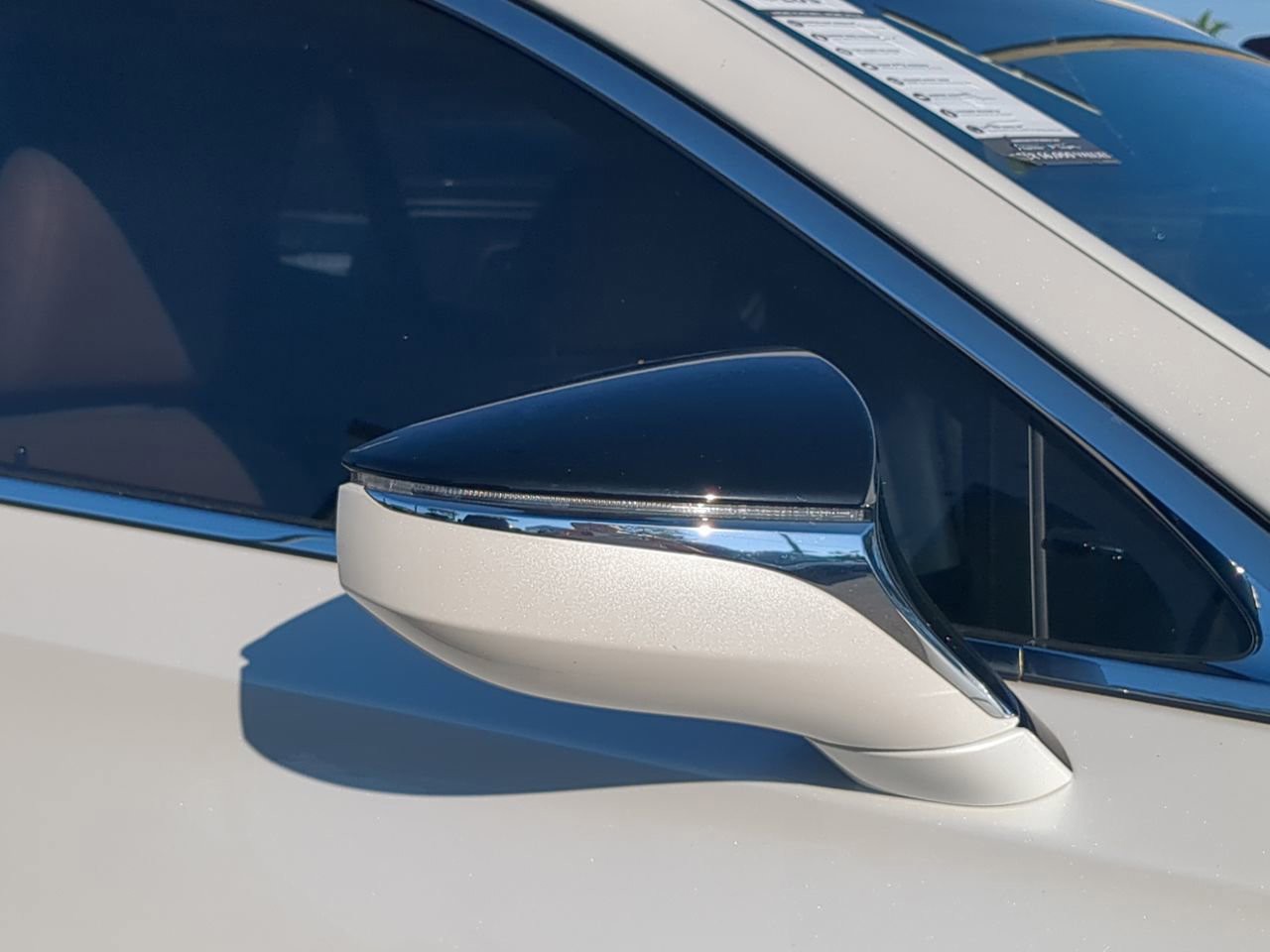2023 Lexus LS - Photo 12