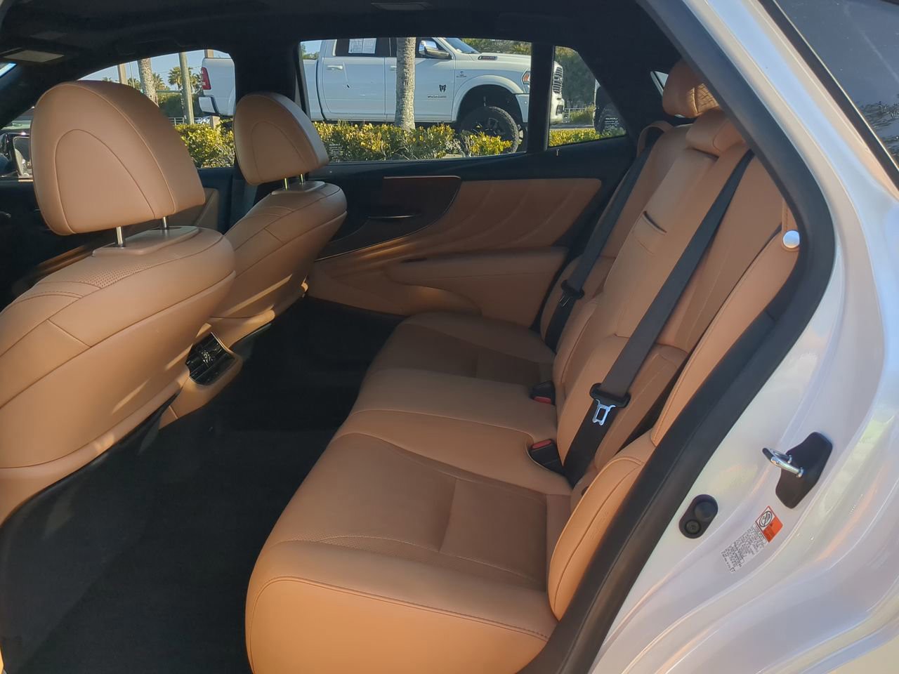 2023 Lexus LS - Photo 14