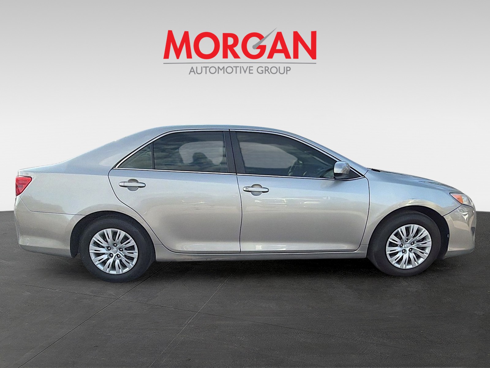 2013 Toyota Camry - Photo 2