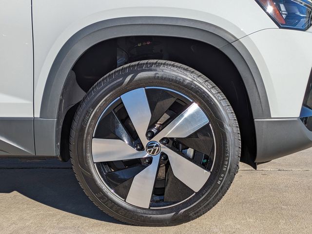 2025 Volkswagen Taos - Photo 12
