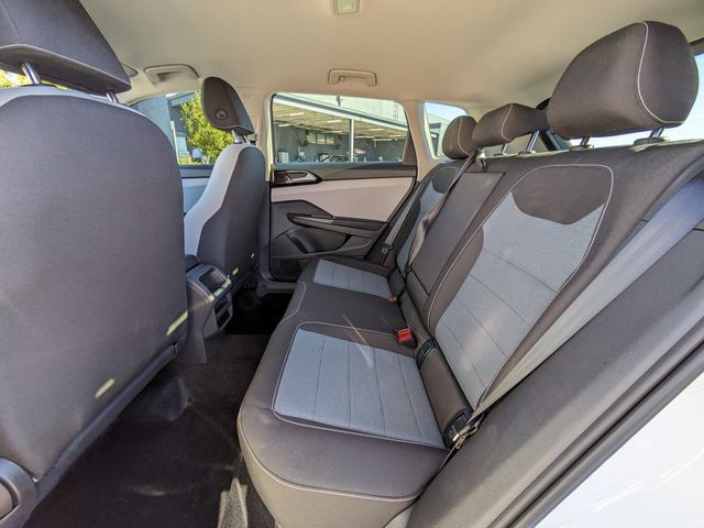 2025 Volkswagen Taos - Photo 15