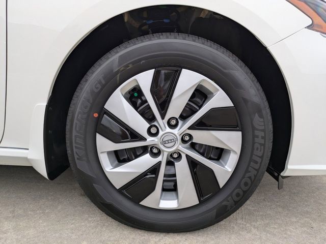 2025 Nissan Altima - Photo 11