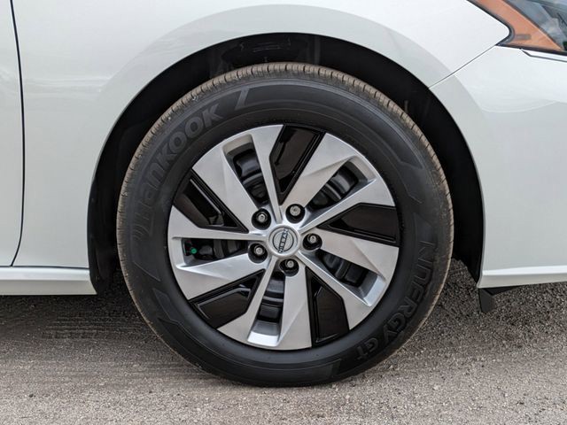 2025 Nissan Altima - Photo 11