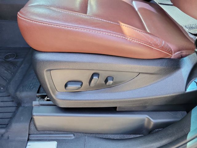 2020 Chevrolet Suburban - Photo 14