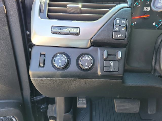 2020 Chevrolet Suburban - Photo 15
