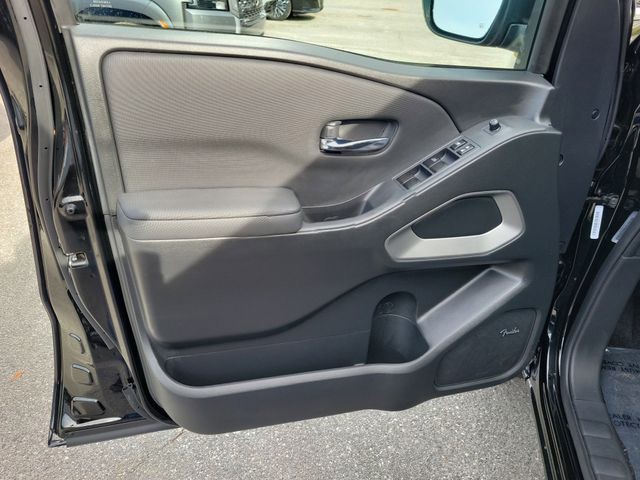 2024 Nissan Frontier - Photo 8